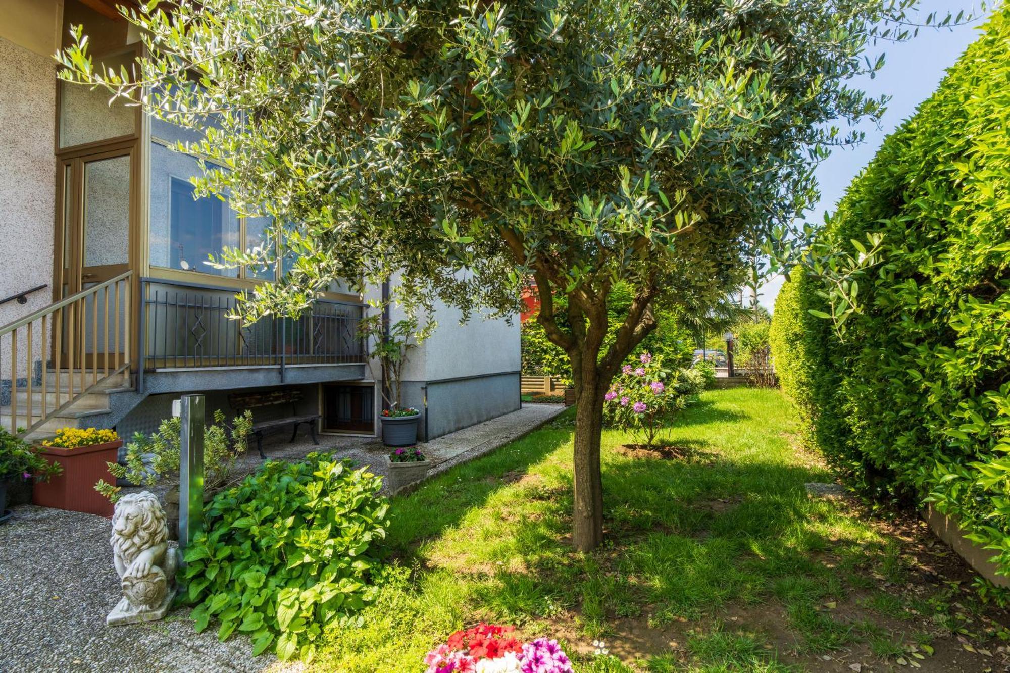 Apartmán Le Rose Venegono Superiore Exteriér fotografie